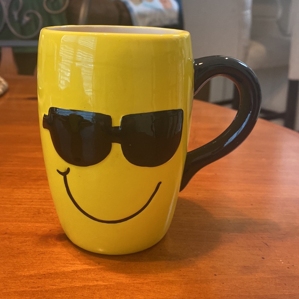 Cracker Barrel Smiley His & Her Yellow/Black Coffee Mugs - Set of 2 - SO CUTE 😎 - Picture 2 of 14